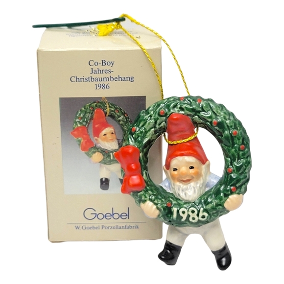 Vintage Goebel 1st Issue Annual Ornament Co-Boy Imprint 1985 W 1986 Wrea… - Picture 4 of 6